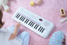 雅马哈出了台400元的电子琴！小孩、大人弹得停不下来图片