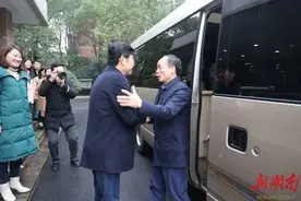 有情春来早——常德市五大家领导慰问湖南日报社常德分社图片