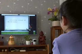 34秒｜集合枣庄全市名师讲课资源 “空中课堂”助力假期学习不打烊视频封面