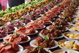 人民日报聚焦群众人情往来负担：随礼金额由一两千降到了一两百图片