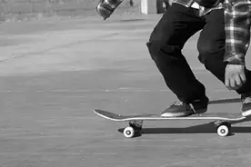 夜上海·悦动｜年轻人为什么爱上滑板运动？玩的是心跳，滑的是自由图片