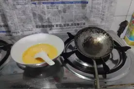 曾经28个平方住7口人！上海这家人，一把蛋饺勺用了40年柄断了也舍不得丢图片