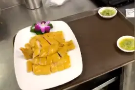 2021新年味｜粤菜大厨教做白斩鸡，要选180天散养鸡