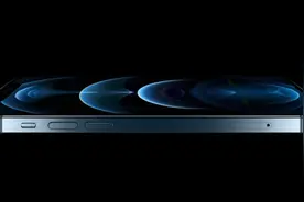 消息称iPhone 13显示屏的时钟和电池的图标区域可以持续被点亮图片