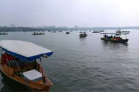 西湖划船14年的“船娘”陈美芳：去年春节最难熬，今年春节游客闹图片