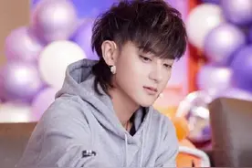 人间撒娇精！黄子韬打游戏抱大腿叫林更新野王哥哥图片