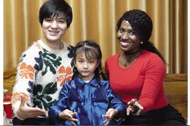 加纳歌手嫁揭阳小伙 打非洲鼓唱潮剧混搭过春节图片