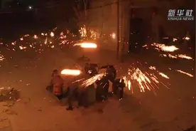 火龙飞舞！传统村落里的古老烟花表演“揉花篮”视频封面