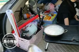 夫妻俩在江西高速上架锅做饭，他们说“又困又饿”图片