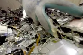 废旧手机如何积少成多变隐形矿藏？华为揭秘线路板拆解“炼黄金”全过程图片