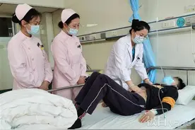 酷爱吃辣条，13岁少年患上胃溃疡图片