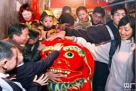 广东揭阳云上“摸狮祈福”延续传统民俗图片