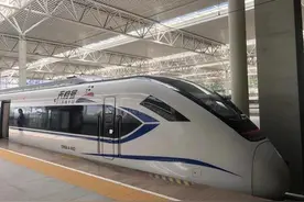 用天府通轻轻一刷就走！成灌成彭高铁实现公交化运营图片