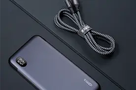 小米上架10000mAh充电宝：自带Lightning接口 支持苹果20W快充图片