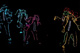 韩国大学生表演LED灯光舞蹈秀惊艳全场 致敬迈克尔·杰克逊图片