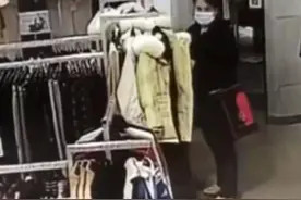 柳州女子逛商场划烂约20件总价1.6万的衣服，原因让人无语图片