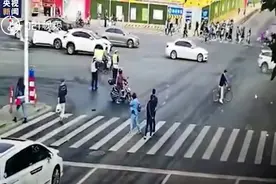 上海金沙江路5死7伤交通事故开庭：司机被控涉嫌以危险方法危害公共安全罪视频封面