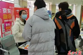 只要吃苦耐劳，年龄不是问题，企业放宽年龄限制缓解“用工荒”图片