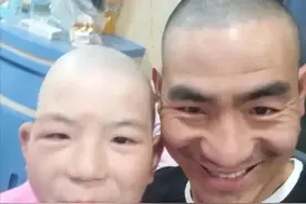 父亲陪女儿一起剃光头，网友：父爱如山，感动图片