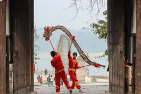 我们的节日·口述民俗｜源于唐代的李庄舞草龙 表演时让小孩从“龙尾”转到“龙头”沾喜气图片