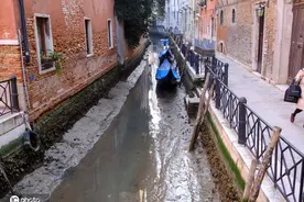 “水城”威尼斯遭遇罕见低潮 河床干涸贡多拉船搁浅图片