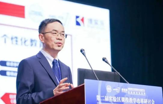 26岁中科大特任教授攻克世界数学难题！姐姐也是名校博士！爸爸分享家庭教育心得→