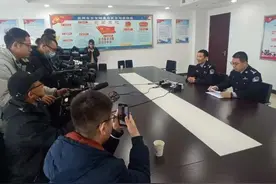 取需！年薪15万，2年后可调至18万，可参加事业编制考试，萧山公安年薪制招辅警图片