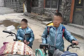 开学前留守兄弟裹铺盖骑车350公里找妈妈，途中被拦 父亲：今后将多陪伴图片