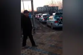 出租车拉走700多辆共享电动车，被要求停止行为视频封面