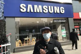 花8000元买的手机无法正常使用银行软件，郑州老人奔波近一年难解烦心事图片