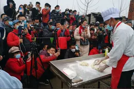 “拉面哥”后悔签了短视频账号协议？其法律顾问：已申请撤销图片