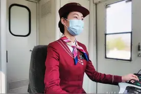 武汉地铁有位女司机：驾驶2号线近10年，相当于绕行地球三圈半图片