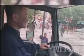 消防员归途中遇小男孩隔窗敬礼，网友：人民有信仰，国家有希望图片