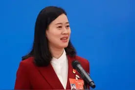 红船旁的讲解员袁晶：讲述一个大党和一条小船的故事图片