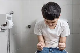 大便颜色变黑，千万别大意了视频封面