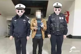 使用对讲机“盯梢”监视交警 烟台两男子因阻碍执法被行拘图片