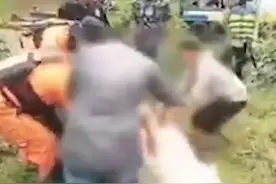 现场曝光！外国8岁儿童遭鳄鱼吞下，民众抓捕后当场剖出孩子图片
