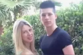 受了情伤的小哥迷上练下颚线，一顿猛练后，现在成了这样图片