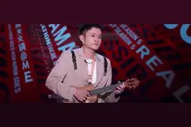 这波互动太甜了！王勉在节目中给杨笠弹结婚进行曲图片