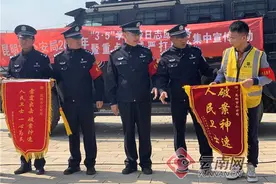 俩男子偷盗共享电单车电池 昆明警方两天追回图片