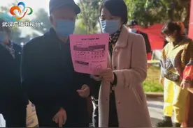 社区手机课堂 助老年人支付宝“社保年审”图片