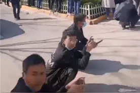 考完科目四，还要拍200张交通违法照片才给驾照？西安交警回应：只为安全教育图片