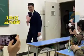 全班男生通宵给女生准备惊喜 网友：别人家的同学图片