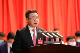 「关注区县“两会”」巴南区人民政府区长何友生：面向“十四五”，巴南区全面建设“一区五城”，打造五个千亿级产业集群图片