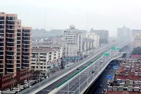 注意啦！这些车辆一律禁止上高架！图片