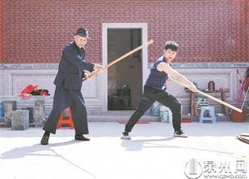 抖音老拳师掉了多少粉丝（打拳耍棍唱南音讲英语 94岁老拳师走红网络）