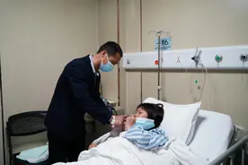 两年前忍痛做的决定，如今救她一命图片