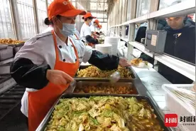 云投诉｜四川泸州一中学实行包餐制引家长质疑：凭什么强制消费、一个标准？图片