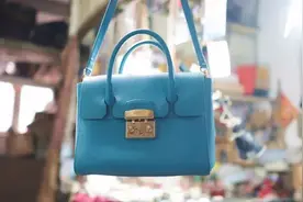 浙大毕业的工程师跑街头修拉链！LV、Gucci国际大牌全拿下！杭州老街果然卧虎藏龙...图片