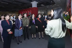 “巾帼心向党 奋斗新征程”百位女摄影人携百幅作品 展示巾帼力量摄影展在东莞举行图片